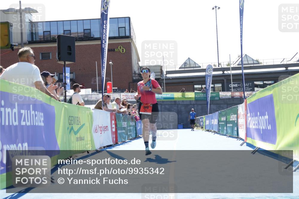 09.08.2026 - GEWOBA Citytriathlon Bremen Yannick Fuchs http://msf.ph/oto/9935342 09.08.2026 14:49:36 Ziel 969 meine-sportfotos.de