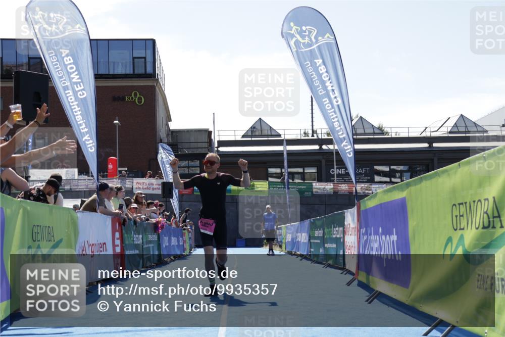 09.08.2026 - GEWOBA Citytriathlon Bremen Yannick Fuchs http://msf.ph/oto/9935357 09.08.2026 14:50:21 Ziel 1005 meine-sportfotos.de