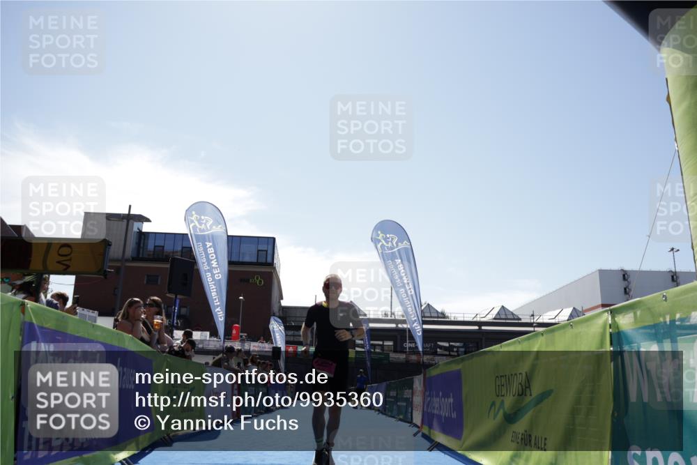 09.08.2026 - GEWOBA Citytriathlon Bremen Yannick Fuchs http://msf.ph/oto/9935360 09.08.2026 14:50:22 Ziel 1005 meine-sportfotos.de