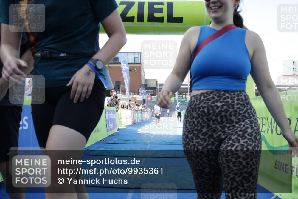 09.08.2026 - GEWOBA Citytriathlon Bremen Yannick Fuchs http://msf.ph/oto/9935361 09.08.2026 11:39:05 Ziel 143 meine-sportfotos.de