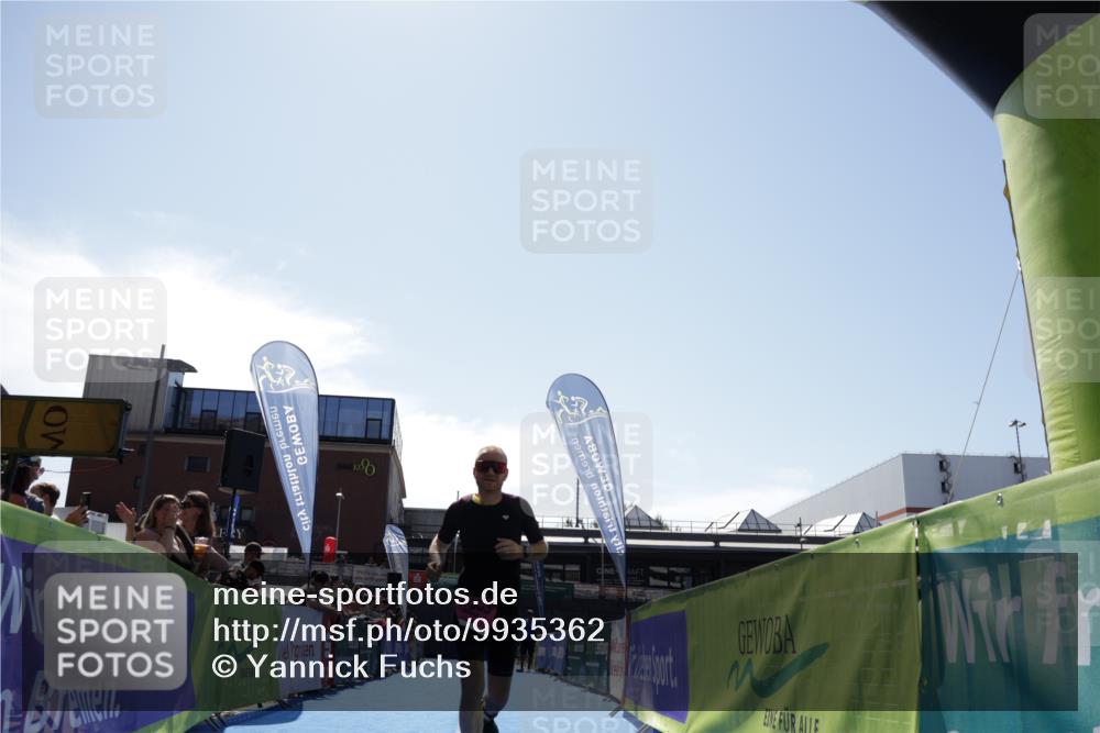 09.08.2026 - GEWOBA Citytriathlon Bremen Yannick Fuchs http://msf.ph/oto/9935362 09.08.2026 14:50:22 Ziel 1005 meine-sportfotos.de