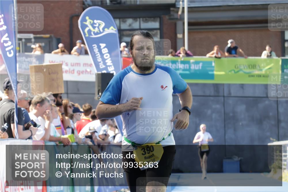 09.08.2026 - GEWOBA Citytriathlon Bremen Yannick Fuchs http://msf.ph/oto/9935363 09.08.2026 11:39:07 Ziel 143 meine-sportfotos.de