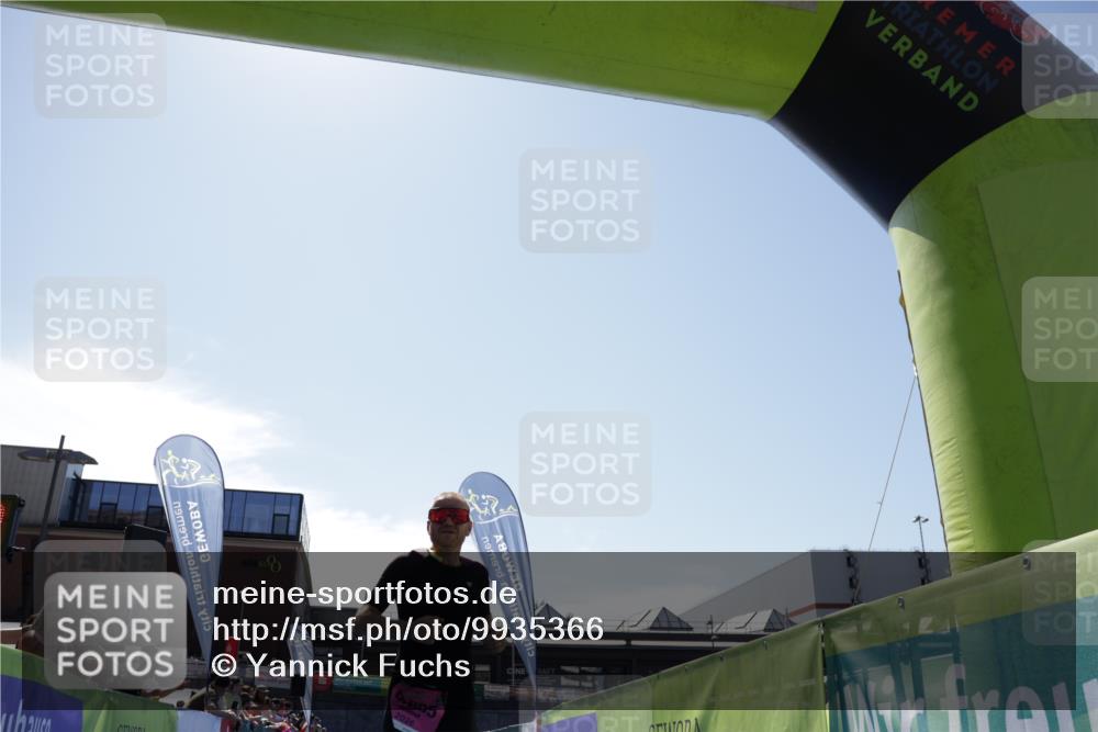 09.08.2026 - GEWOBA Citytriathlon Bremen Yannick Fuchs http://msf.ph/oto/9935366 09.08.2026 14:50:23 Ziel 1005 meine-sportfotos.de