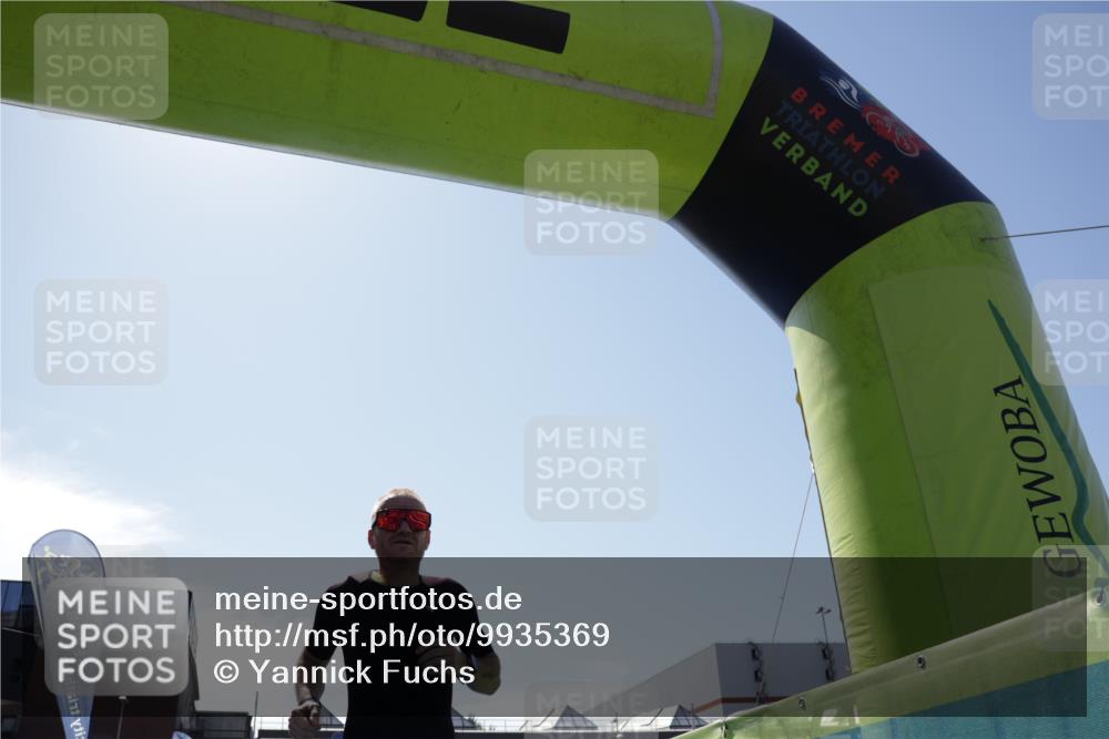 09.08.2026 - GEWOBA Citytriathlon Bremen Yannick Fuchs http://msf.ph/oto/9935369 09.08.2026 14:50:23 Ziel 1005 meine-sportfotos.de