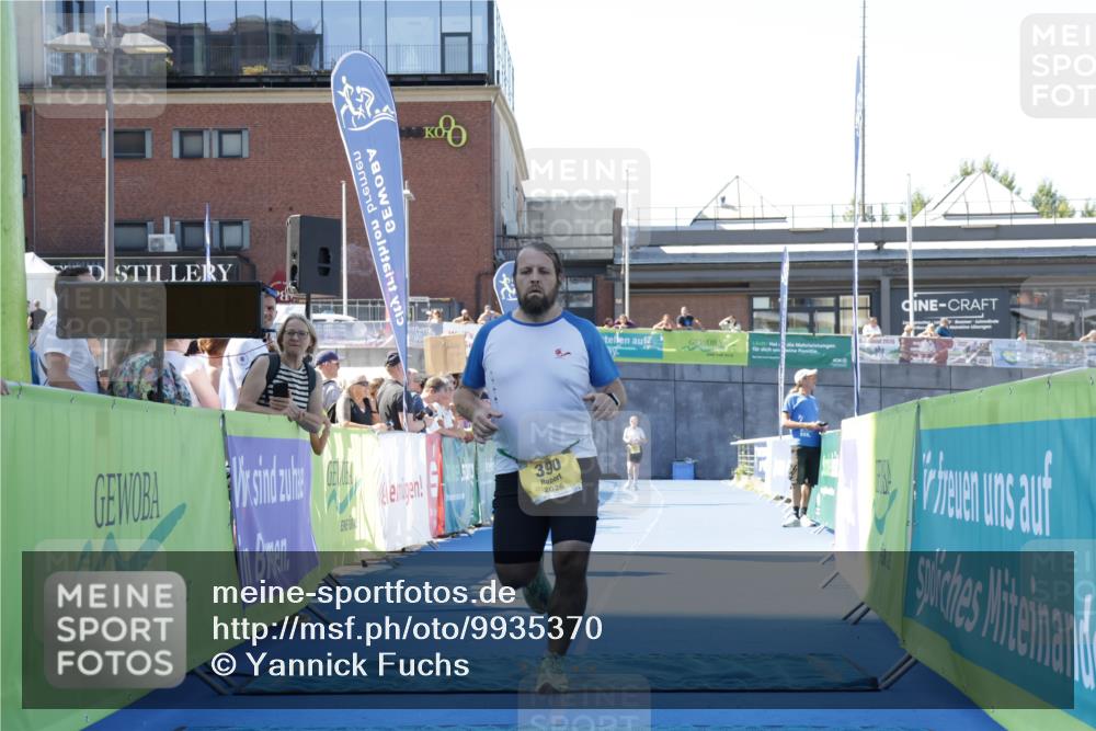 09.08.2026 - GEWOBA Citytriathlon Bremen Yannick Fuchs http://msf.ph/oto/9935370 09.08.2026 11:39:08 Ziel  meine-sportfotos.de
