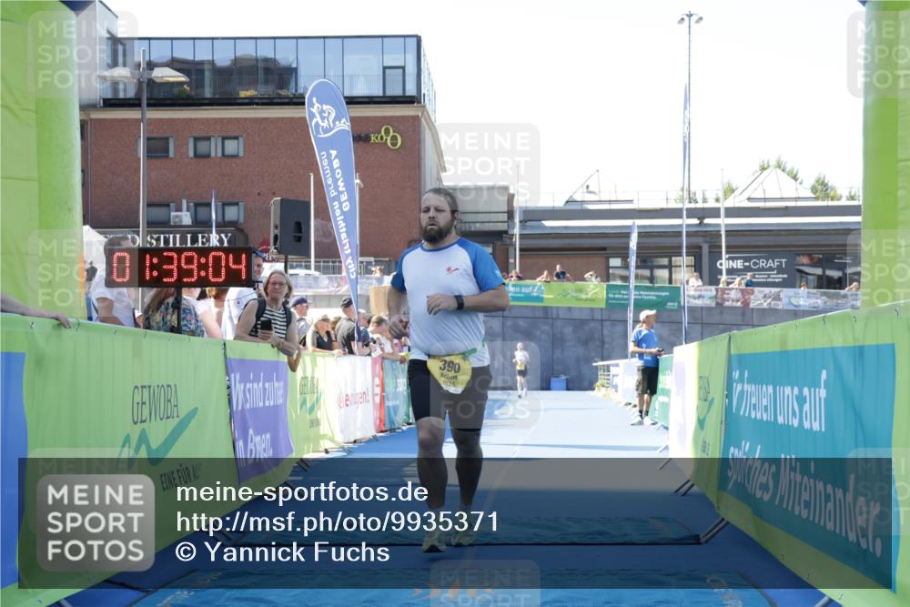 09.08.2026 - GEWOBA Citytriathlon Bremen Yannick Fuchs http://msf.ph/oto/9935371 09.08.2026 11:39:08 Ziel  meine-sportfotos.de