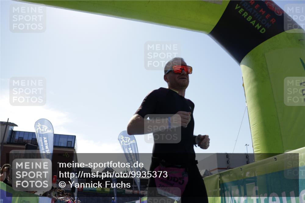 09.08.2026 - GEWOBA Citytriathlon Bremen Yannick Fuchs http://msf.ph/oto/9935373 09.08.2026 14:50:23 Ziel 1005 meine-sportfotos.de