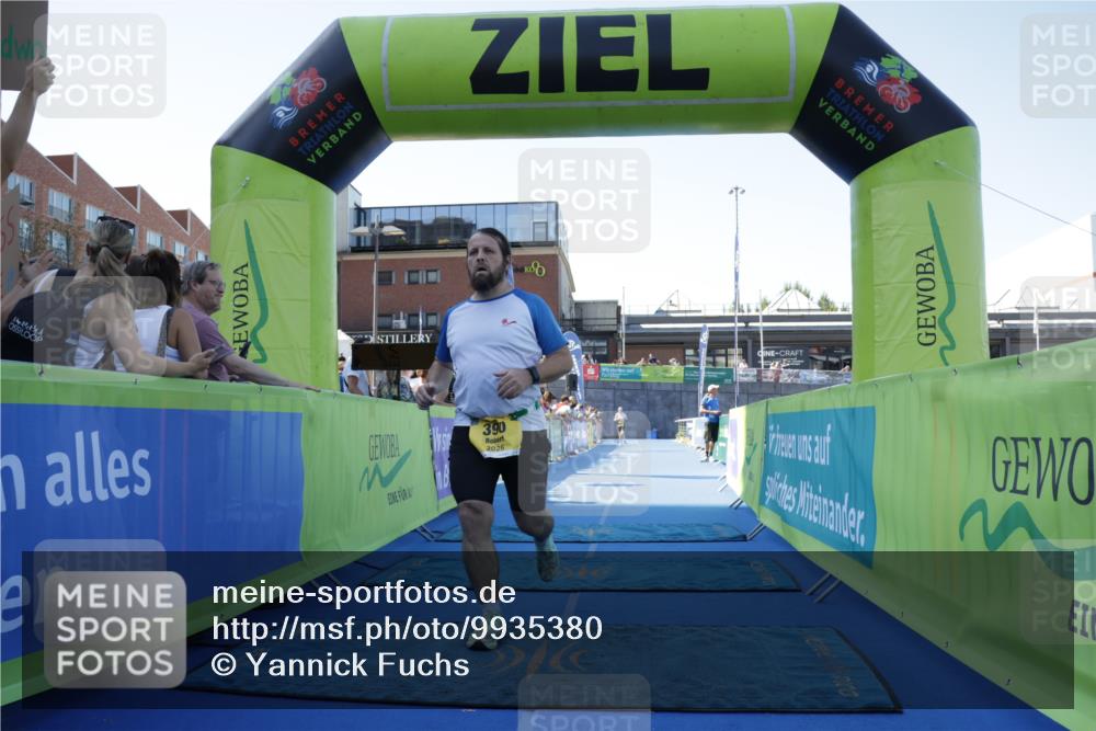 09.08.2026 - GEWOBA Citytriathlon Bremen Yannick Fuchs http://msf.ph/oto/9935380 09.08.2026 11:39:09 Ziel  meine-sportfotos.de