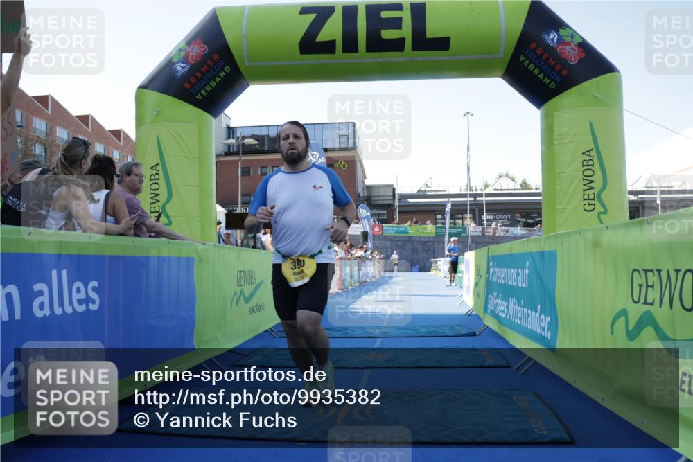 09.08.2026 - GEWOBA Citytriathlon Bremen Yannick Fuchs http://msf.ph/oto/9935382 09.08.2026 11:39:09 Ziel  meine-sportfotos.de