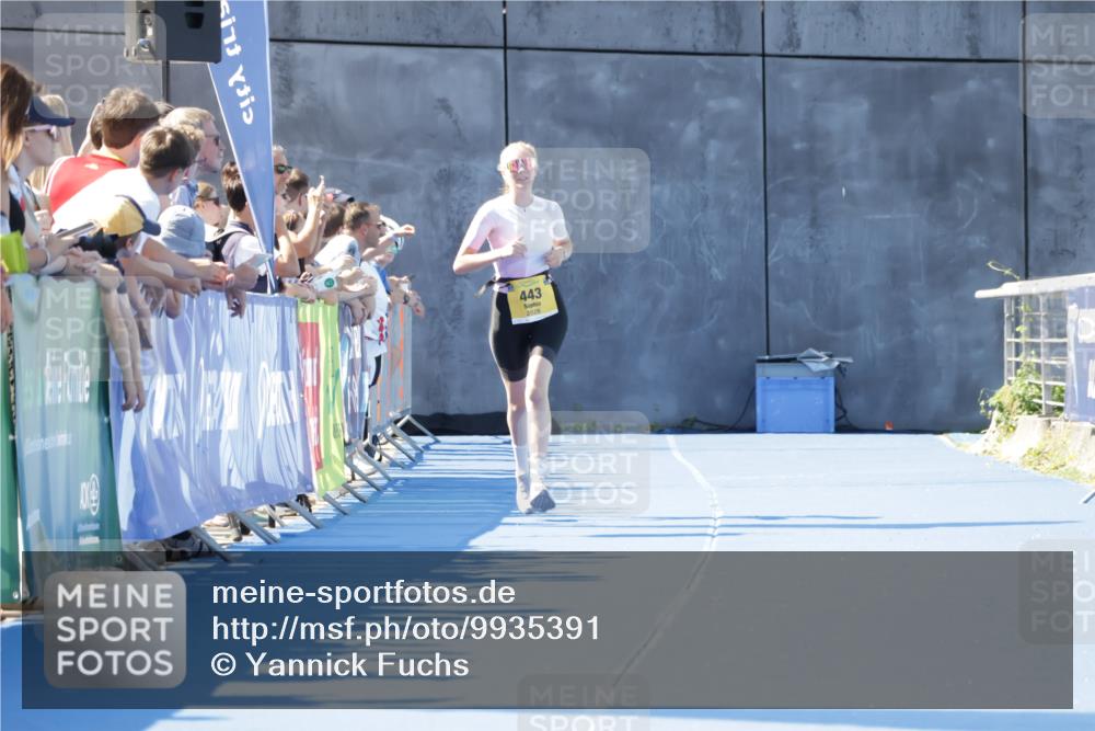 09.08.2026 - GEWOBA Citytriathlon Bremen Yannick Fuchs http://msf.ph/oto/9935391 09.08.2026 11:39:12 Ziel  meine-sportfotos.de