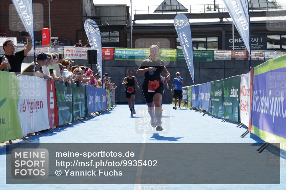 09.08.2026 - GEWOBA Citytriathlon Bremen Yannick Fuchs http://msf.ph/oto/9935402 09.08.2026 14:50:41 Ziel 899, 922, 962, 964 meine-sportfotos.de