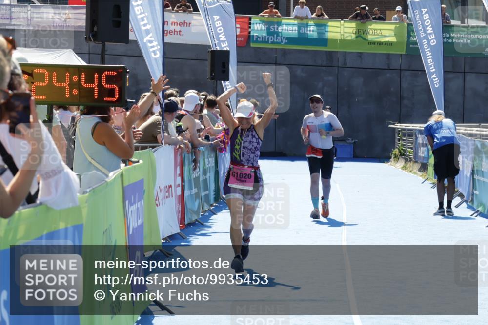 09.08.2026 - GEWOBA Citytriathlon Bremen Yannick Fuchs http://msf.ph/oto/9935453 09.08.2026 14:51:08 Ziel 554, 1020, 1020 meine-sportfotos.de