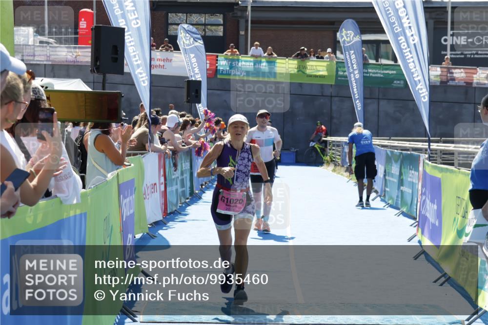 09.08.2026 - GEWOBA Citytriathlon Bremen Yannick Fuchs http://msf.ph/oto/9935460 09.08.2026 14:51:10 Ziel 554, 1020, 1020 meine-sportfotos.de