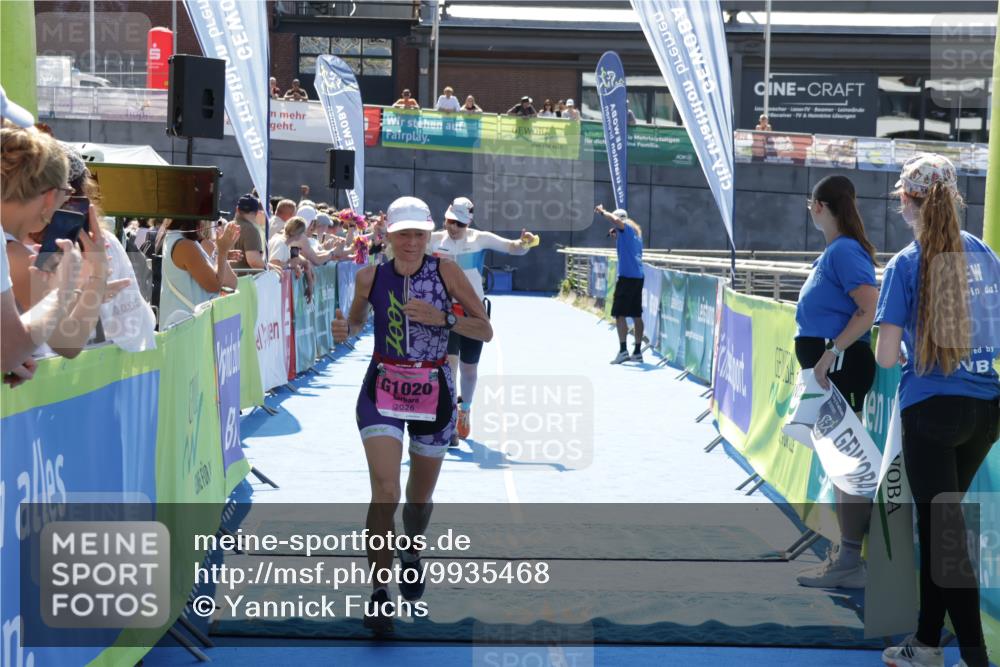 09.08.2026 - GEWOBA Citytriathlon Bremen Yannick Fuchs http://msf.ph/oto/9935468 09.08.2026 14:51:11 Ziel 554, 1020, 1020 meine-sportfotos.de