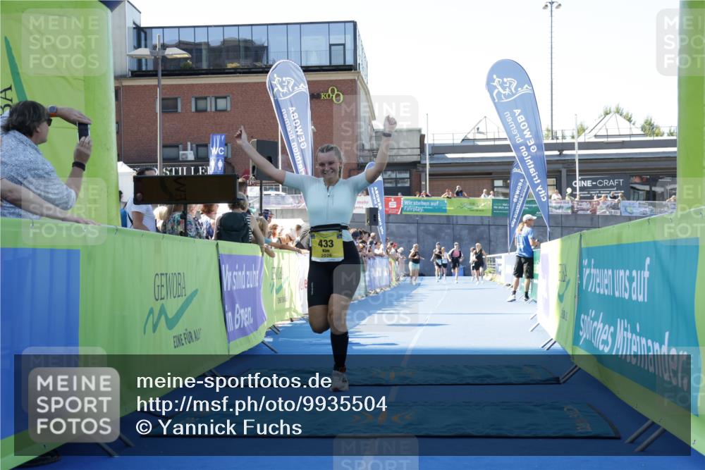 09.08.2026 - GEWOBA Citytriathlon Bremen Yannick Fuchs http://msf.ph/oto/9935504 09.08.2026 11:40:04 Ziel 433 meine-sportfotos.de