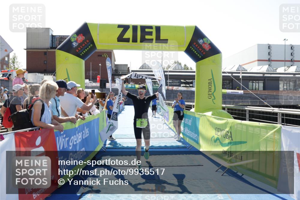09.08.2026 - GEWOBA Citytriathlon Bremen Yannick Fuchs http://msf.ph/oto/9935517 09.08.2026 14:51:19 Ziel 30 meine-sportfotos.de