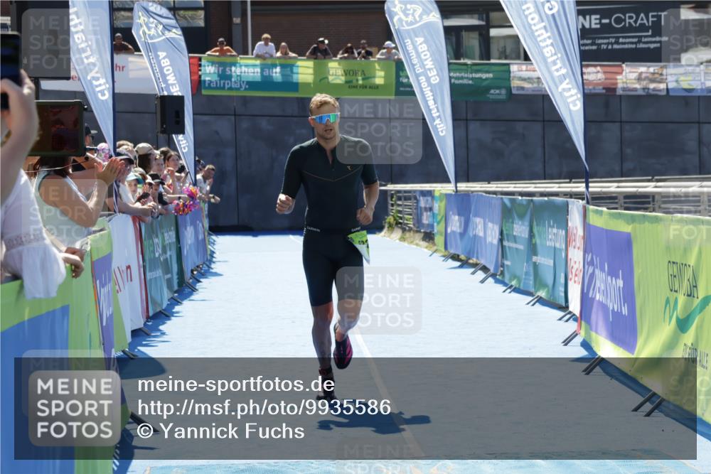 09.08.2026 - GEWOBA Citytriathlon Bremen Yannick Fuchs http://msf.ph/oto/9935586 09.08.2026 14:52:03 Ziel 532 meine-sportfotos.de