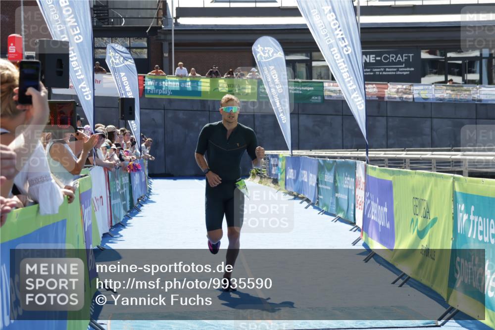 09.08.2026 - GEWOBA Citytriathlon Bremen Yannick Fuchs http://msf.ph/oto/9935590 09.08.2026 14:52:03 Ziel 532 meine-sportfotos.de