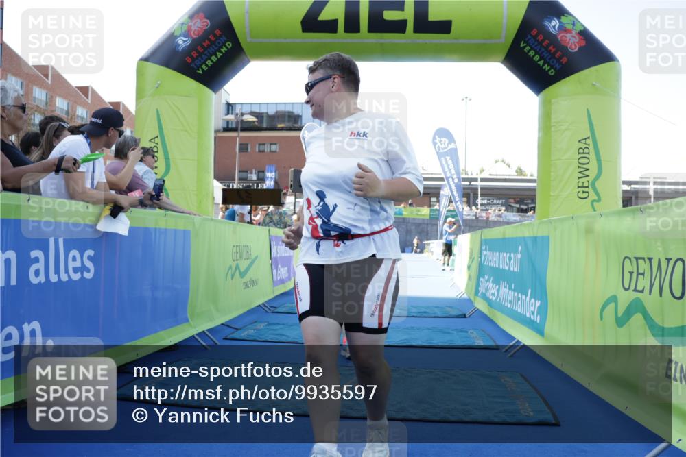 09.08.2026 - GEWOBA Citytriathlon Bremen Yannick Fuchs http://msf.ph/oto/9935597 09.08.2026 11:40:17 Ziel 235, 527 meine-sportfotos.de