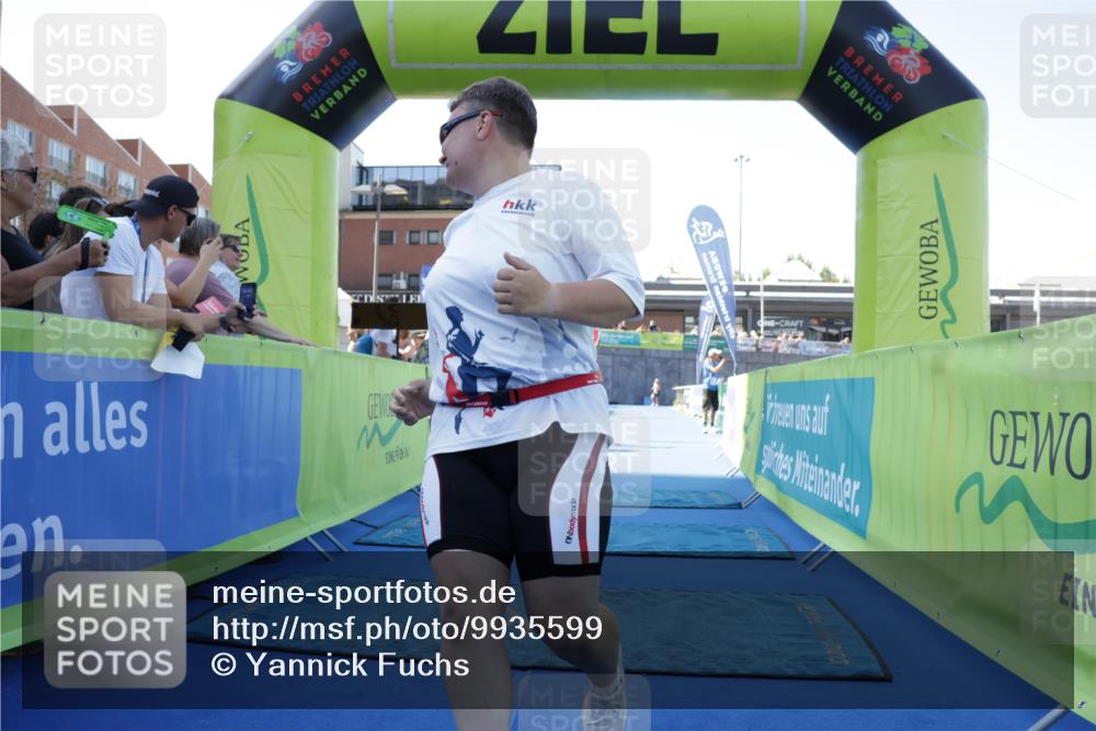 09.08.2026 - GEWOBA Citytriathlon Bremen Yannick Fuchs http://msf.ph/oto/9935599 09.08.2026 11:40:17 Ziel 235, 527 meine-sportfotos.de