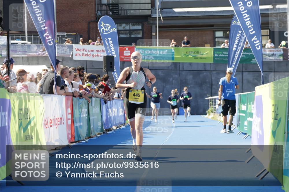 09.08.2026 - GEWOBA Citytriathlon Bremen Yannick Fuchs http://msf.ph/oto/9935616 09.08.2026 11:40:28 Ziel 445 meine-sportfotos.de