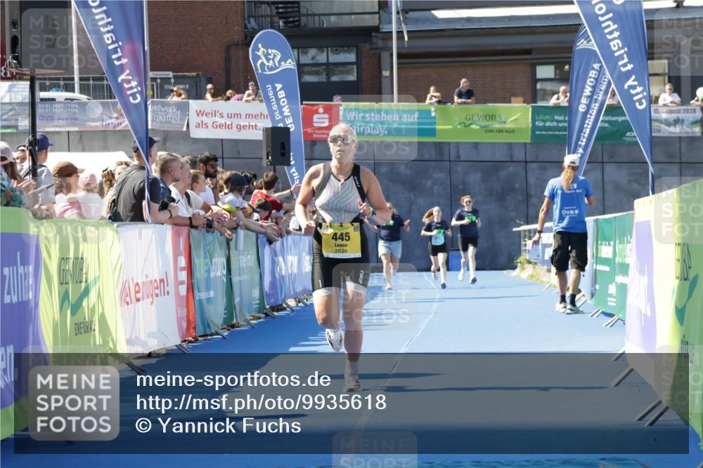 09.08.2026 - GEWOBA Citytriathlon Bremen Yannick Fuchs http://msf.ph/oto/9935618 09.08.2026 11:40:28 Ziel 445 meine-sportfotos.de