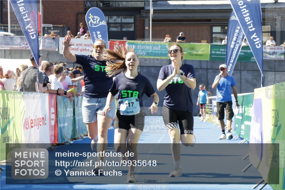 09.08.2026 - GEWOBA Citytriathlon Bremen Yannick Fuchs http://msf.ph/oto/9935648 09.08.2026 11:40:36 Ziel 217 meine-sportfotos.de