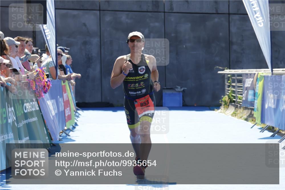09.08.2026 - GEWOBA Citytriathlon Bremen Yannick Fuchs http://msf.ph/oto/9935654 09.08.2026 14:52:42 Ziel 853 meine-sportfotos.de