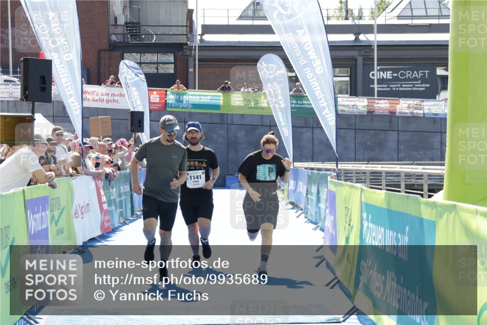 09.08.2026 - GEWOBA Citytriathlon Bremen Yannick Fuchs http://msf.ph/oto/9935689 09.08.2026 14:54:13 Ziel 1141 meine-sportfotos.de
