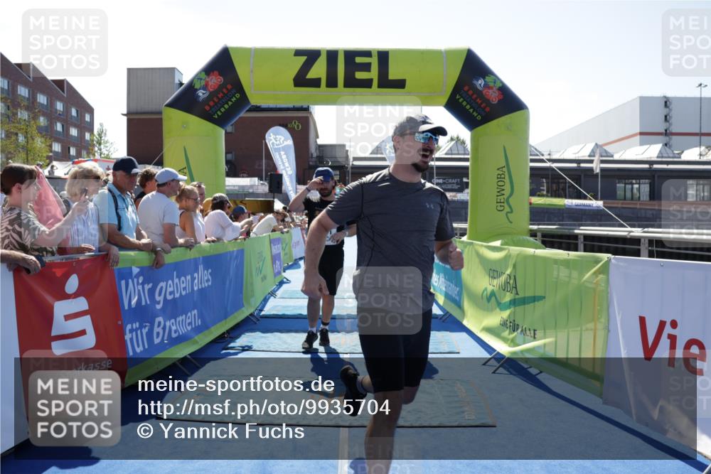 09.08.2026 - GEWOBA Citytriathlon Bremen Yannick Fuchs http://msf.ph/oto/9935704 09.08.2026 14:54:15 Ziel 1141 meine-sportfotos.de