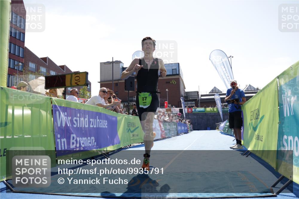 09.08.2026 - GEWOBA Citytriathlon Bremen Yannick Fuchs http://msf.ph/oto/9935791 09.08.2026 14:56:03 Ziel 187 meine-sportfotos.de