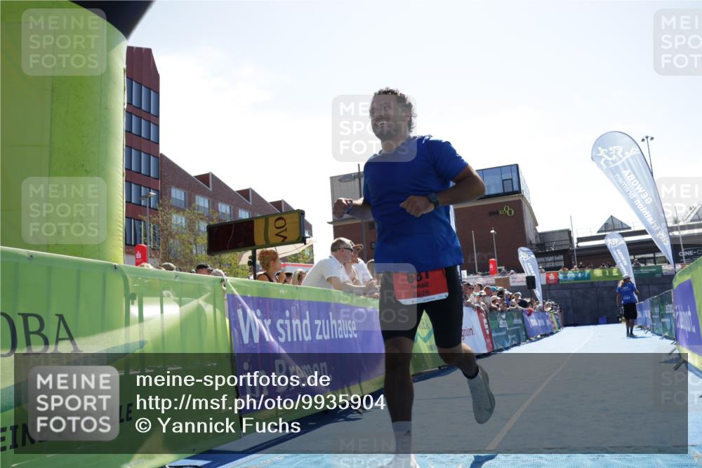 09.08.2026 - GEWOBA Citytriathlon Bremen Yannick Fuchs http://msf.ph/oto/9935904 09.08.2026 14:58:04 Ziel 681 meine-sportfotos.de
