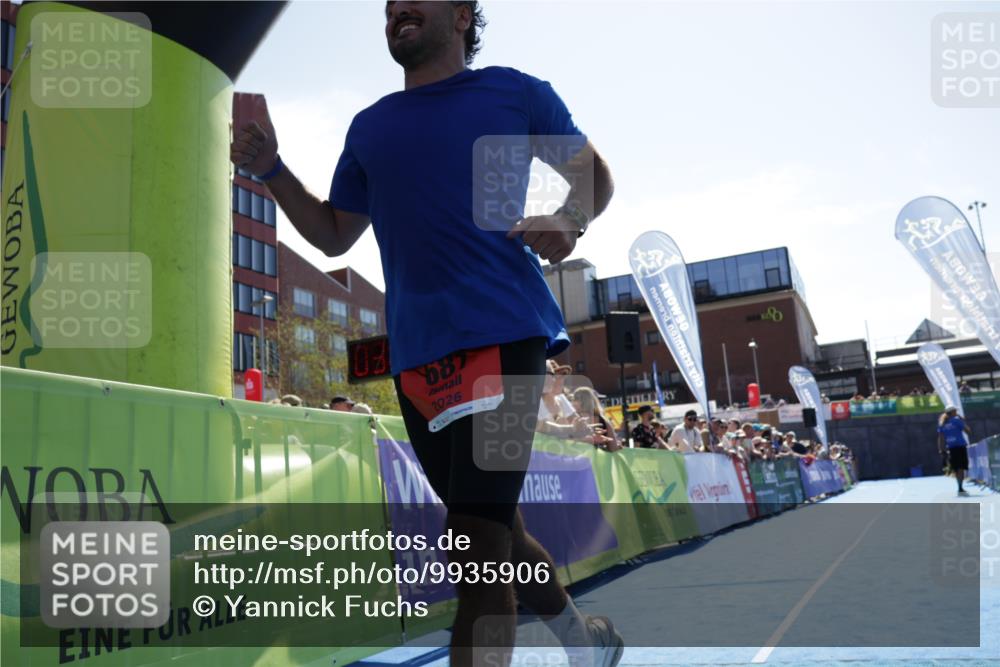 09.08.2026 - GEWOBA Citytriathlon Bremen Yannick Fuchs http://msf.ph/oto/9935906 09.08.2026 14:58:05 Ziel 681 meine-sportfotos.de
