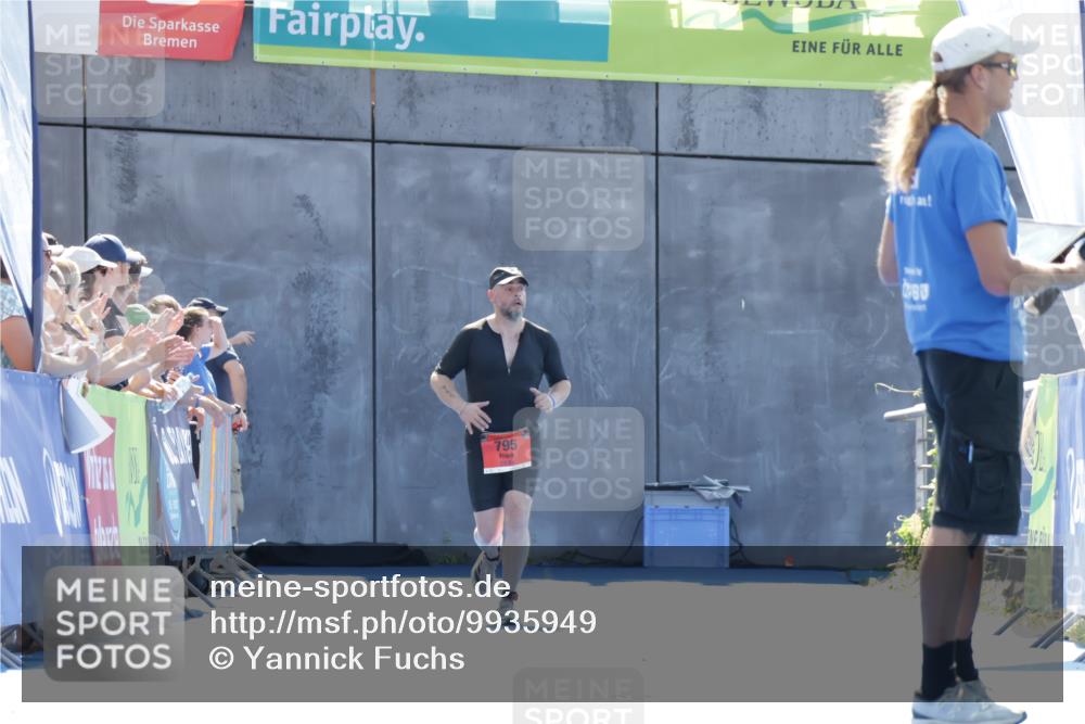 09.08.2026 - GEWOBA Citytriathlon Bremen Yannick Fuchs http://msf.ph/oto/9935949 09.08.2026 14:59:03 Ziel  meine-sportfotos.de