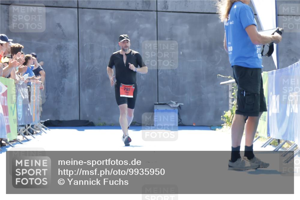 09.08.2026 - GEWOBA Citytriathlon Bremen Yannick Fuchs http://msf.ph/oto/9935950 09.08.2026 14:59:04 Ziel  meine-sportfotos.de