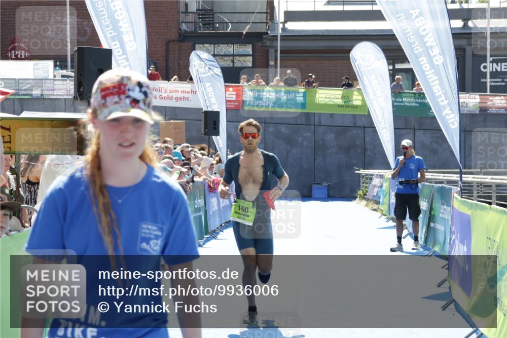 09.08.2026 - GEWOBA Citytriathlon Bremen Yannick Fuchs http://msf.ph/oto/9936006 09.08.2026 14:59:49 Ziel 160 meine-sportfotos.de