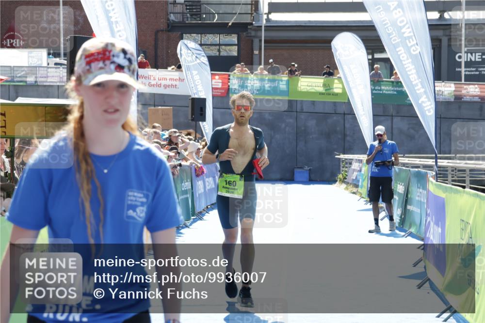 09.08.2026 - GEWOBA Citytriathlon Bremen Yannick Fuchs http://msf.ph/oto/9936007 09.08.2026 14:59:49 Ziel 160 meine-sportfotos.de