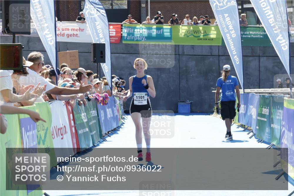 09.08.2026 - GEWOBA Citytriathlon Bremen Yannick Fuchs http://msf.ph/oto/9936022 09.08.2026 15:00:18 Ziel 1101 meine-sportfotos.de