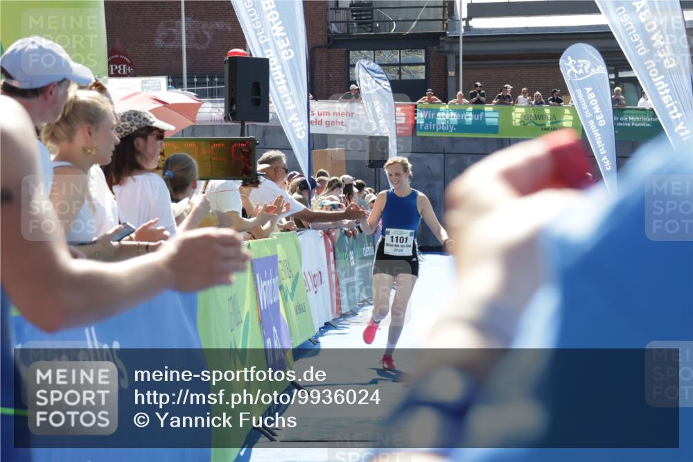 09.08.2026 - GEWOBA Citytriathlon Bremen Yannick Fuchs http://msf.ph/oto/9936024 09.08.2026 15:00:19 Ziel 1101 meine-sportfotos.de
