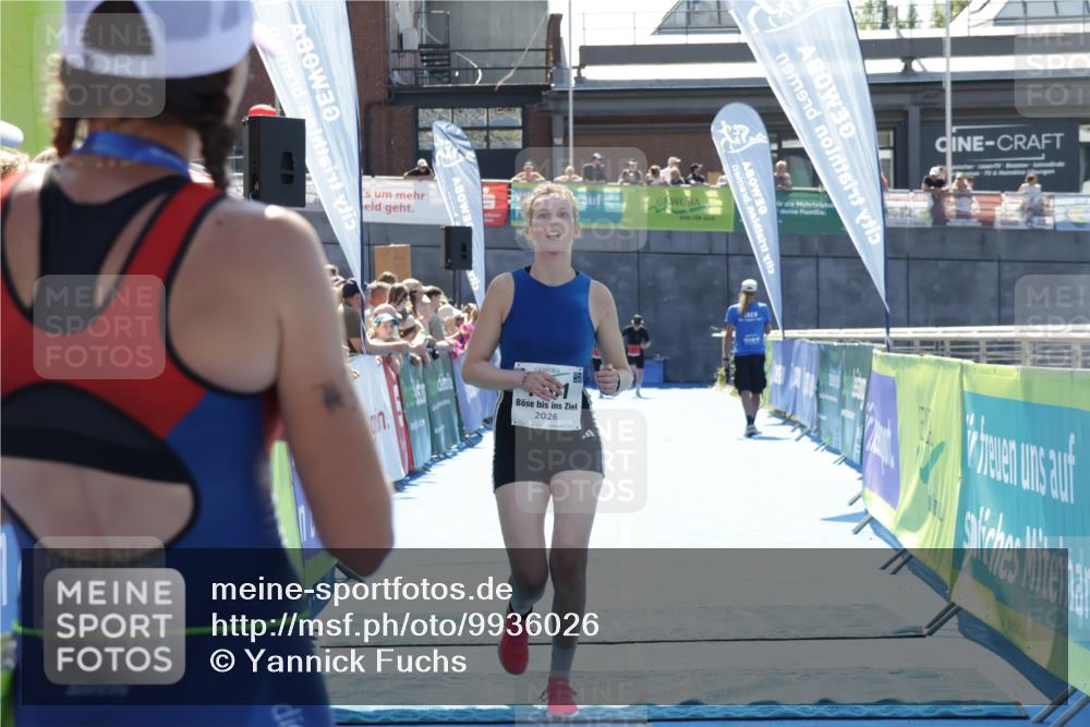 09.08.2026 - GEWOBA Citytriathlon Bremen Yannick Fuchs http://msf.ph/oto/9936026 09.08.2026 15:00:22 Ziel 1101 meine-sportfotos.de
