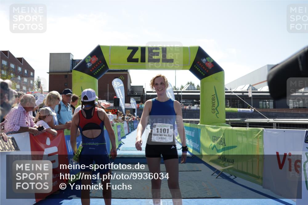 09.08.2026 - GEWOBA Citytriathlon Bremen Yannick Fuchs http://msf.ph/oto/9936034 09.08.2026 15:00:25 Ziel 920, 921, 1101 meine-sportfotos.de