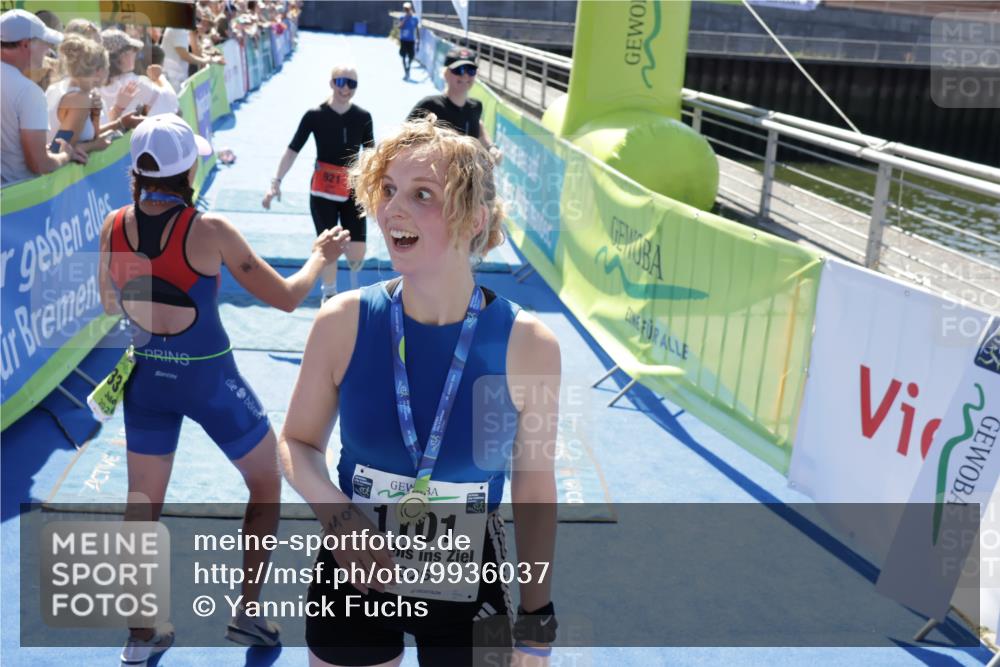 09.08.2026 - GEWOBA Citytriathlon Bremen Yannick Fuchs http://msf.ph/oto/9936037 09.08.2026 15:00:31 Ziel 920, 921 meine-sportfotos.de