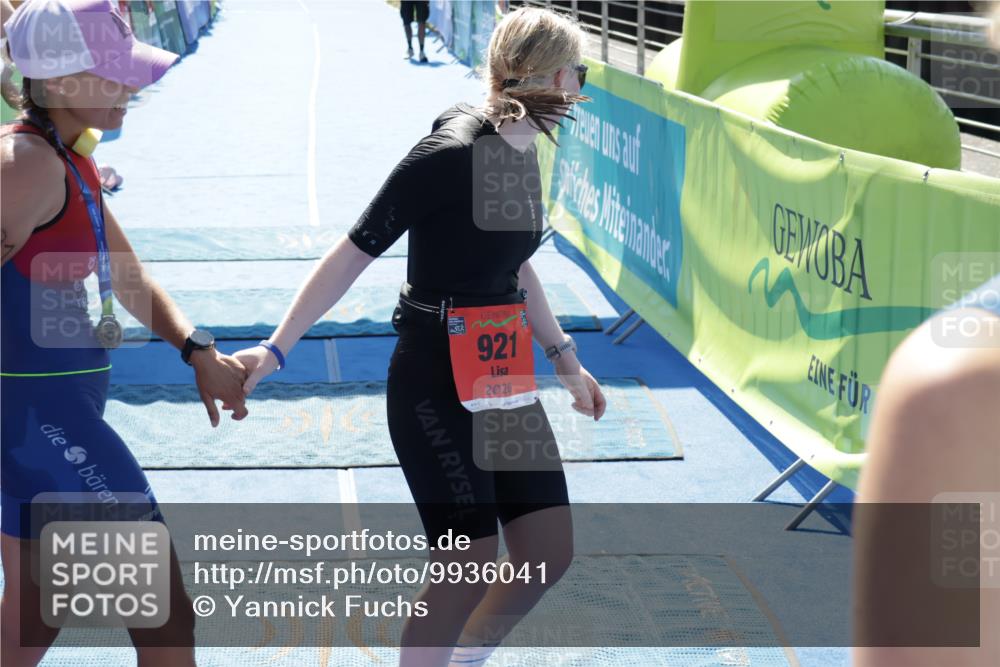 09.08.2026 - GEWOBA Citytriathlon Bremen Yannick Fuchs http://msf.ph/oto/9936041 09.08.2026 15:00:32 Ziel 920, 921 meine-sportfotos.de