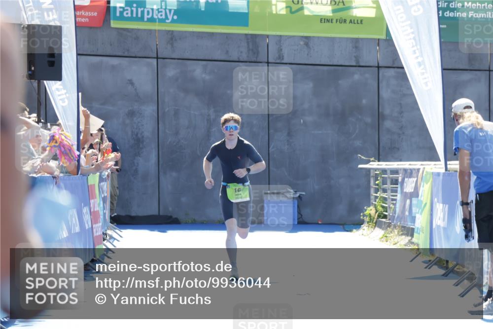 09.08.2026 - GEWOBA Citytriathlon Bremen Yannick Fuchs http://msf.ph/oto/9936044 09.08.2026 15:00:55 Ziel 16 meine-sportfotos.de