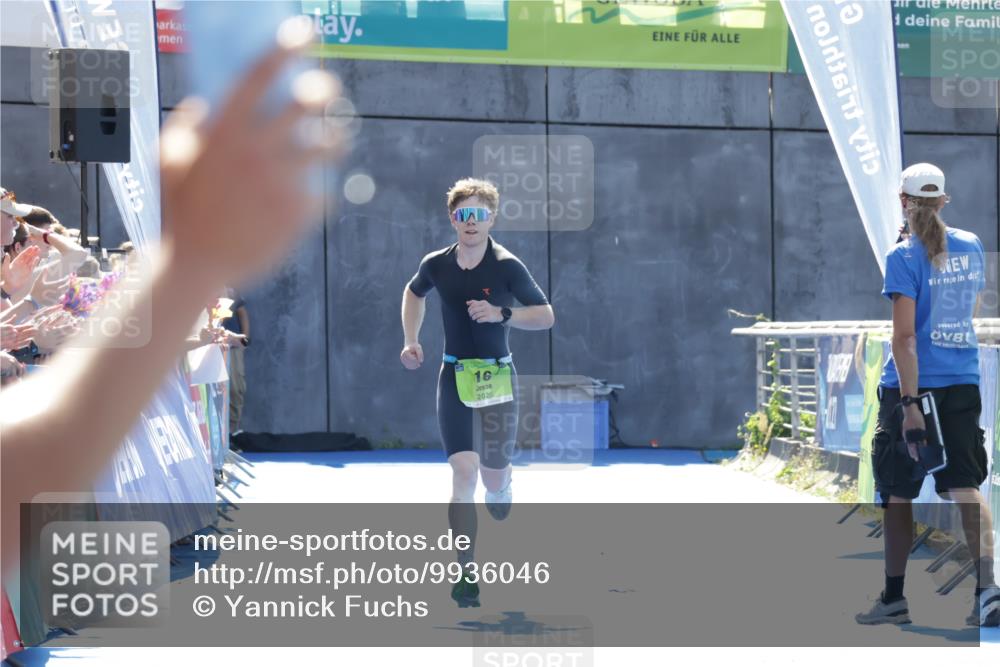 09.08.2026 - GEWOBA Citytriathlon Bremen Yannick Fuchs http://msf.ph/oto/9936046 09.08.2026 15:00:56 Ziel 16 meine-sportfotos.de