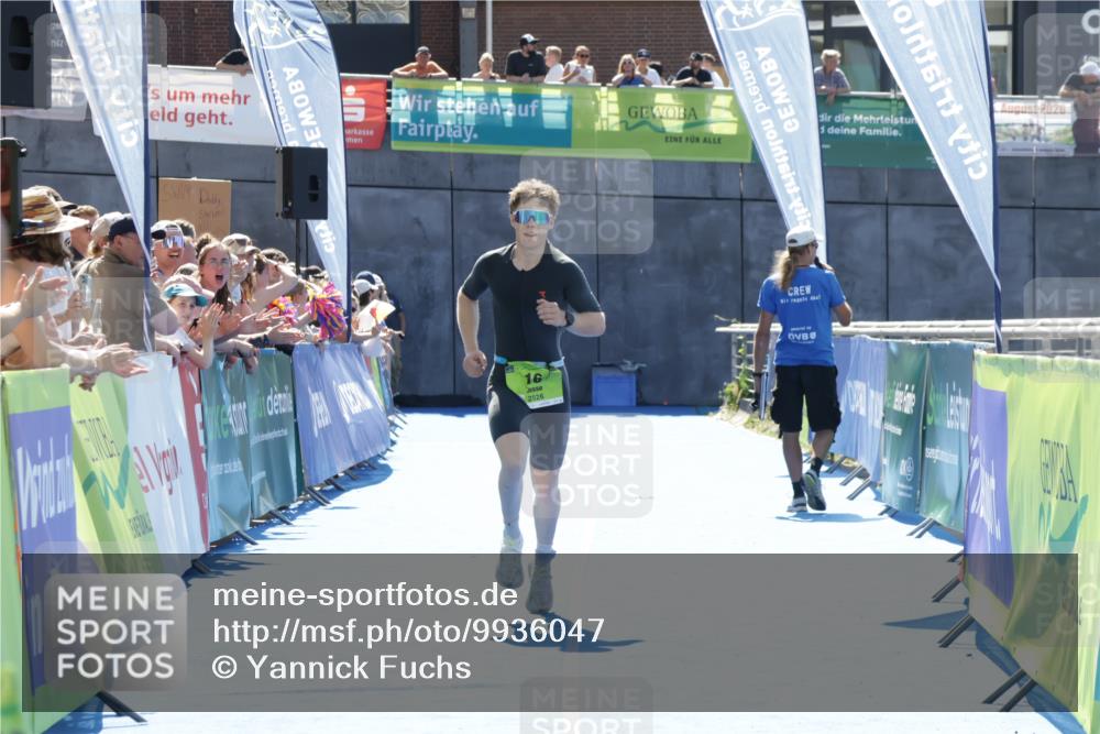 09.08.2026 - GEWOBA Citytriathlon Bremen Yannick Fuchs http://msf.ph/oto/9936047 09.08.2026 15:00:58 Ziel 16 meine-sportfotos.de