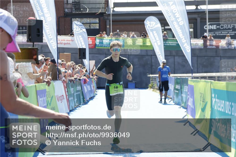 09.08.2026 - GEWOBA Citytriathlon Bremen Yannick Fuchs http://msf.ph/oto/9936049 09.08.2026 15:00:59 Ziel 16 meine-sportfotos.de