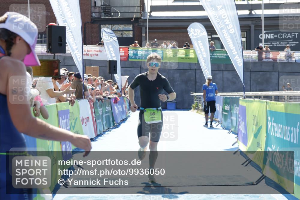 09.08.2026 - GEWOBA Citytriathlon Bremen Yannick Fuchs http://msf.ph/oto/9936050 09.08.2026 15:00:59 Ziel 16 meine-sportfotos.de