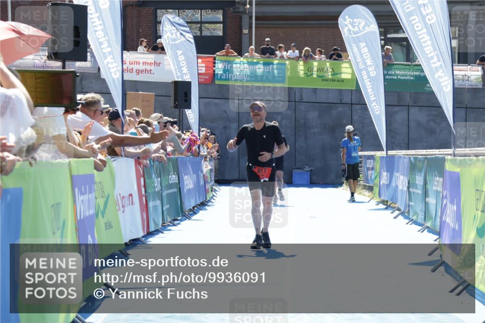 09.08.2026 - GEWOBA Citytriathlon Bremen Yannick Fuchs http://msf.ph/oto/9936091 09.08.2026 15:01:48 Ziel  meine-sportfotos.de
