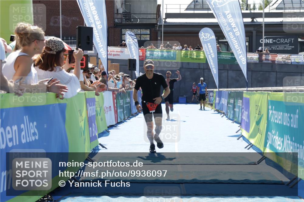 09.08.2026 - GEWOBA Citytriathlon Bremen Yannick Fuchs http://msf.ph/oto/9936097 09.08.2026 15:01:51 Ziel 185 meine-sportfotos.de
